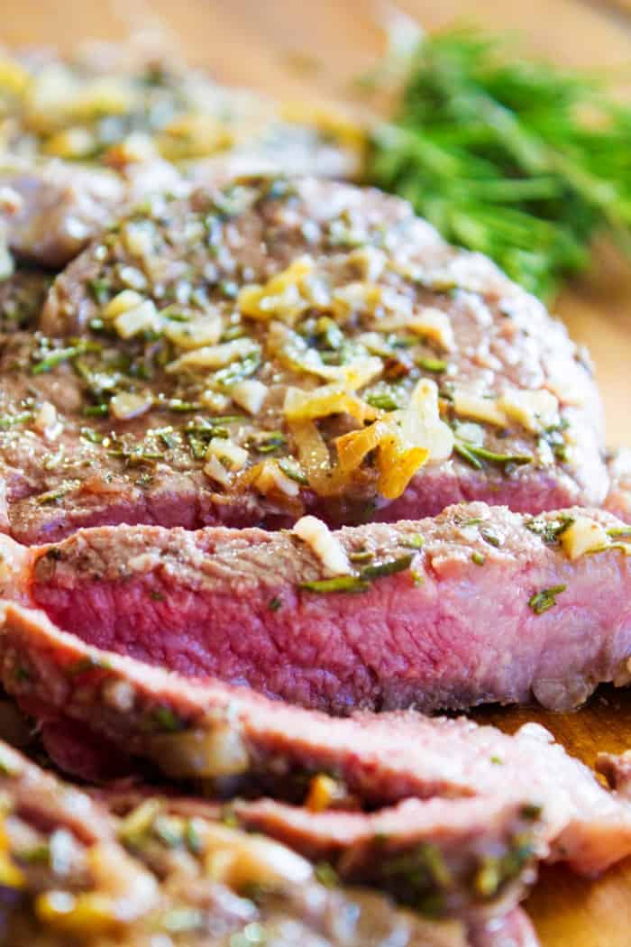 Master Pan Seared Steak: Crispy Crust, Juicy Inside with Garlic Butter